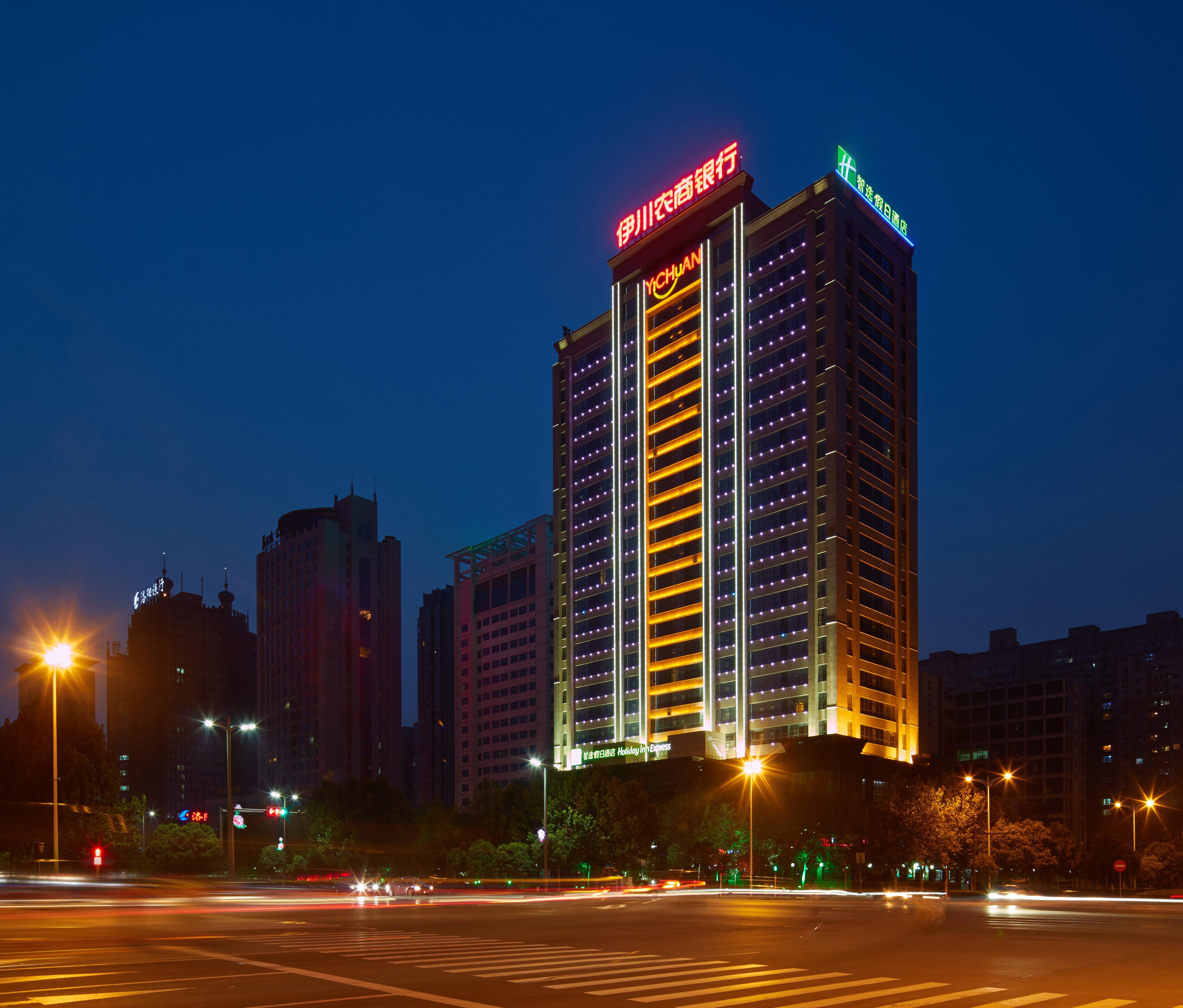 Holiday Inn Express Luoyang City Center By Ihg Exterior foto