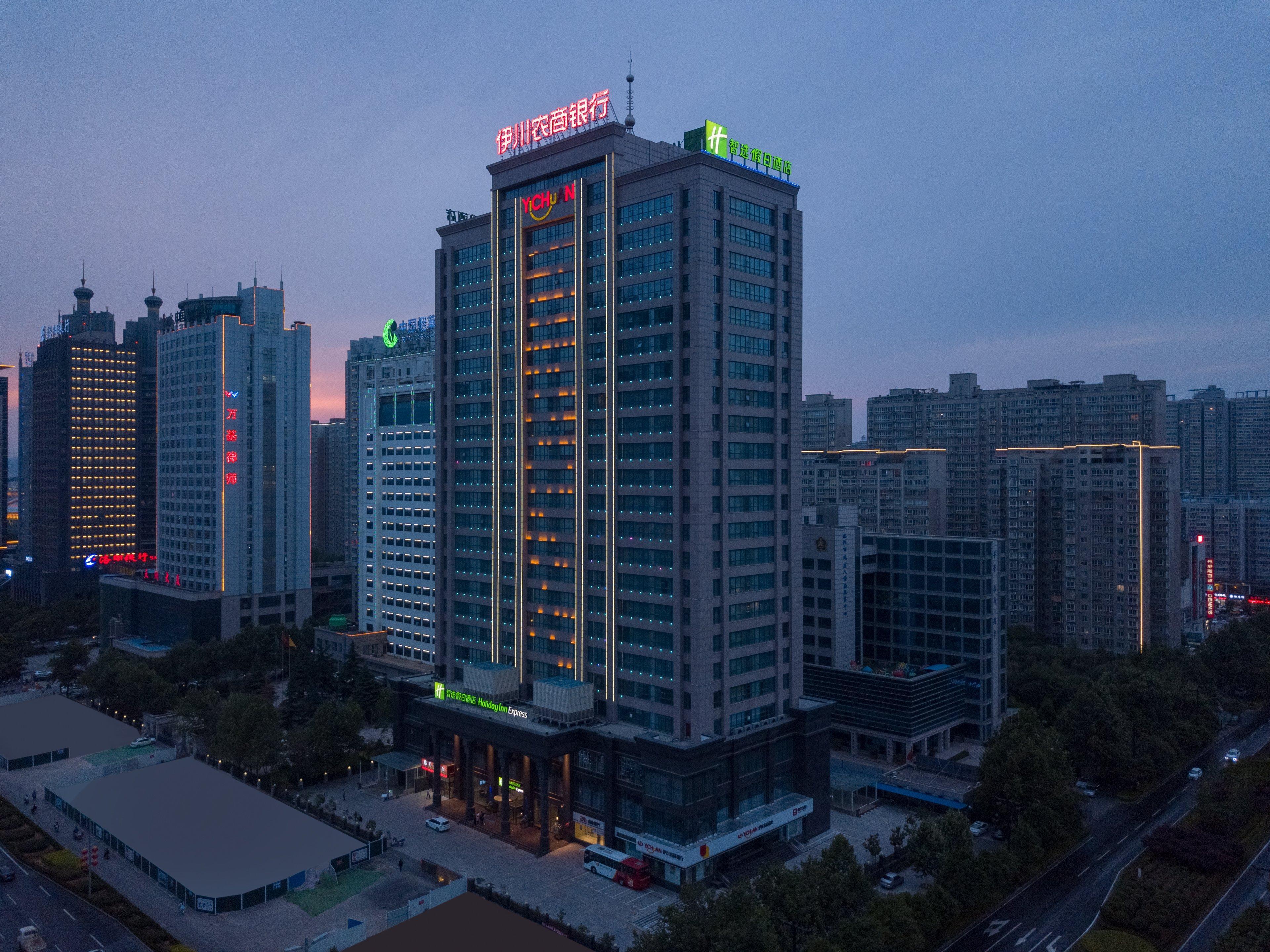 Holiday Inn Express Luoyang City Center By Ihg Exterior foto